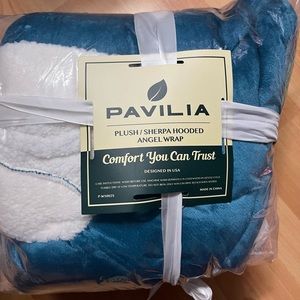 PAVILIA Angel Wrap Hooded Blanket Sherpa Lining